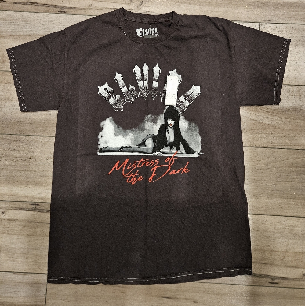 Elvira: Mistress of Darkness T-Shirt